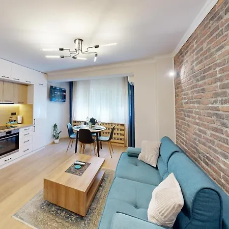 в център 5 Corners Apartment *