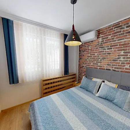 в център 5 Corners