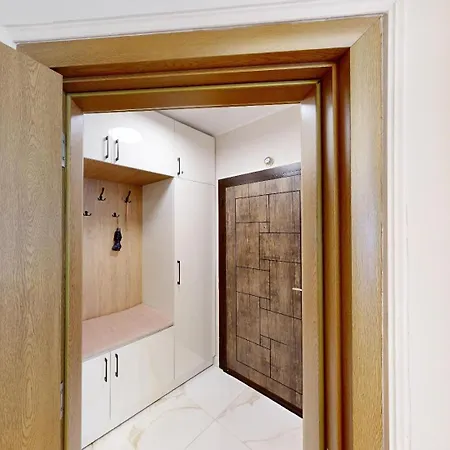 в център 5 Corners